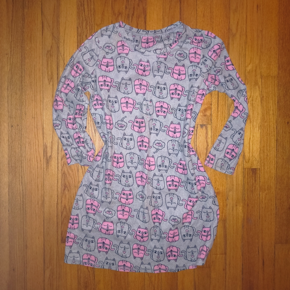 ✨ 2 For $6 ✨ Cute Cat Print Night Shirt